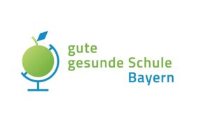 grüner Apfel un blauem Globus mit Schriftzug gute gesunde Schule Bayern in grün und blau