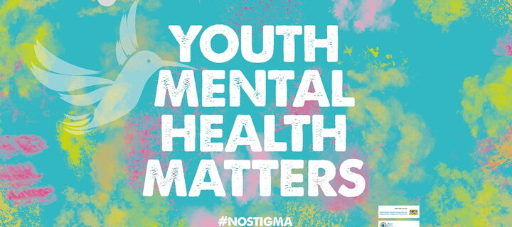 Schriftzug "youth mental health matters" auf buntem Hintergrund