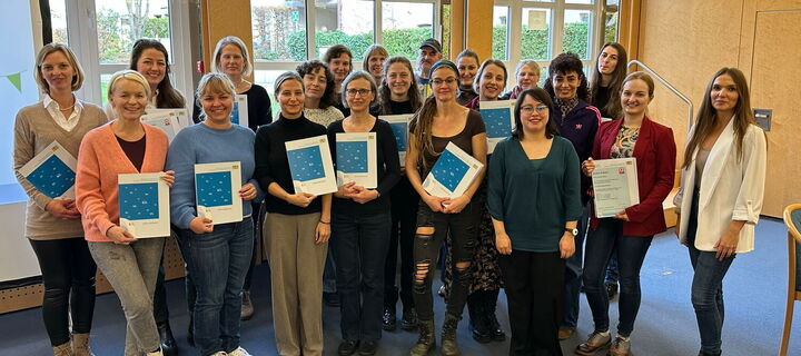 Teilnehmende des Abschlusskolloquiums des Zertifizierungskurses 2025