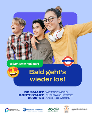Zwei Schüler und eine Schülerin mit dem Motto #SmartAmStart