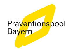 Wort-Bild-Marke zum Präventionspool Bayern im Hintergrund mit gelber bayerischer Raute