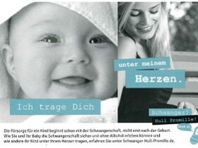 Baby und schwangere Frau