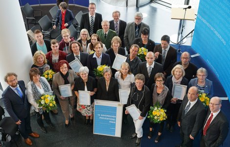 Preisträger und Belobigte des 13. Bayerischen Präventionspreises im Bayerischen Gesundheitsministerium