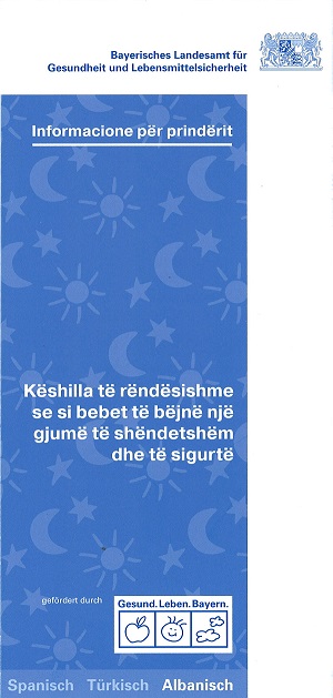 Titelseite des Flyers, blauer Hintergrund mit Sonne, Mond und Sterne