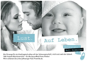 Postkarte mit Schriftzug "Lust. Auf Leben." mit Baby und küssendem Paar